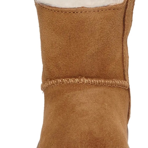 UGGS - Picture 4 of 9